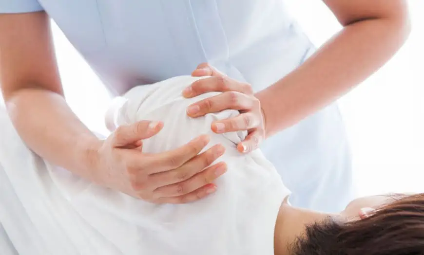 chiropractor-shoulder-treatment